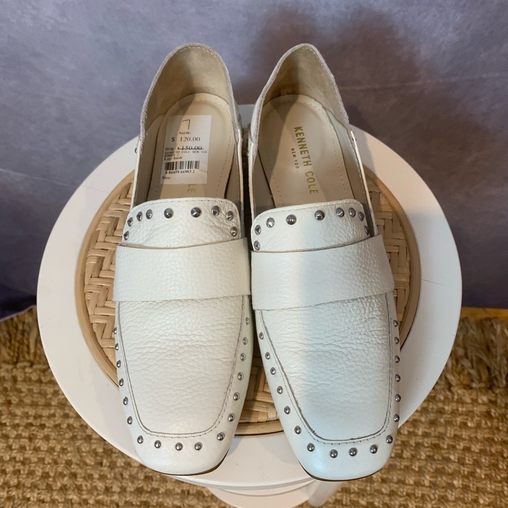 Kenneth Cole White Leather Loafers w/Silver Studs, Sz 7.